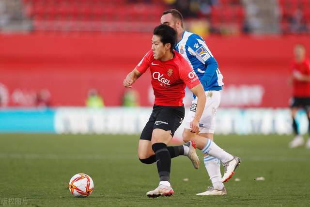 詹姆斯32+15天津胜广东 贺希宁17分深圳负上海