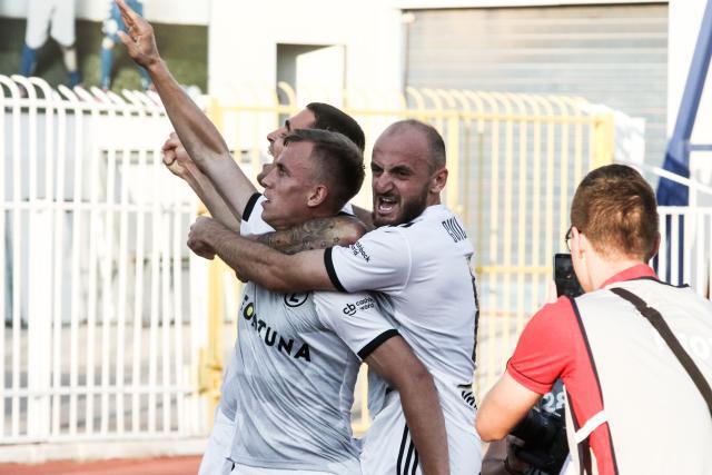 雷霆力克快船13连胜 拉塞尔伤退篮网险胜雄鹿